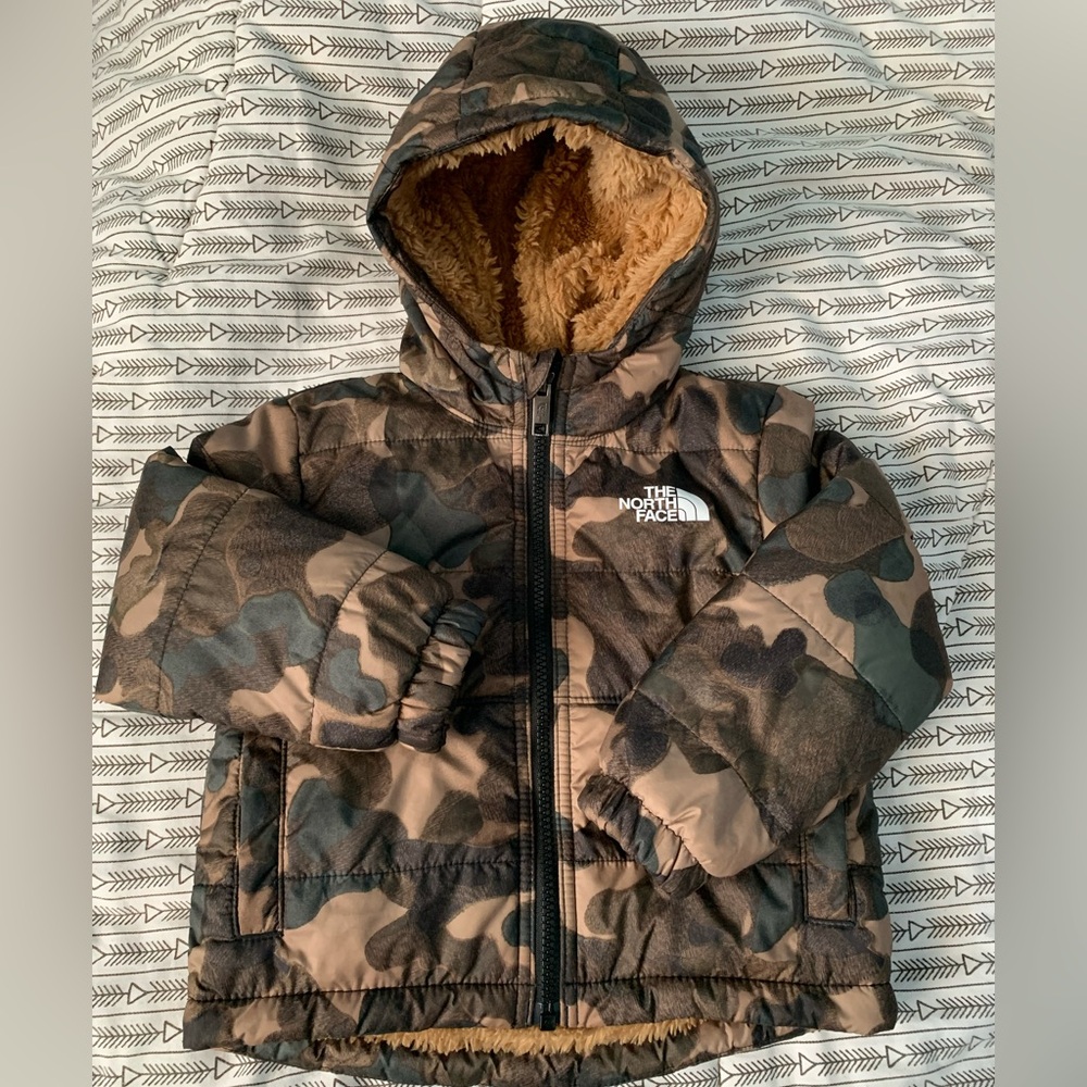 2T The North Face Reversible Camouflage Hooded Jacket